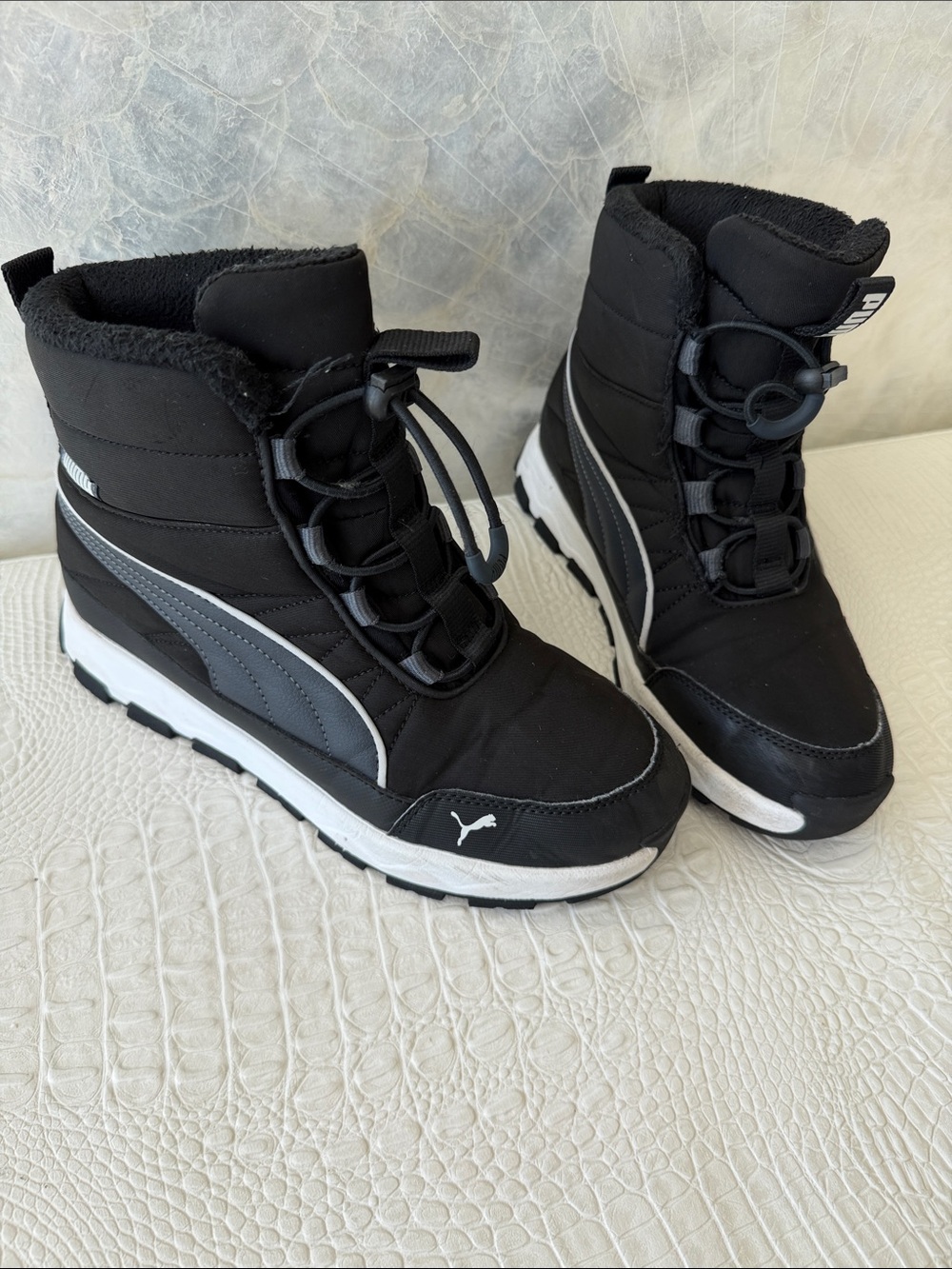 Puma Kids Black and Gray Insulated High-Top Boots Size 5,5 - Picture 9 of 16